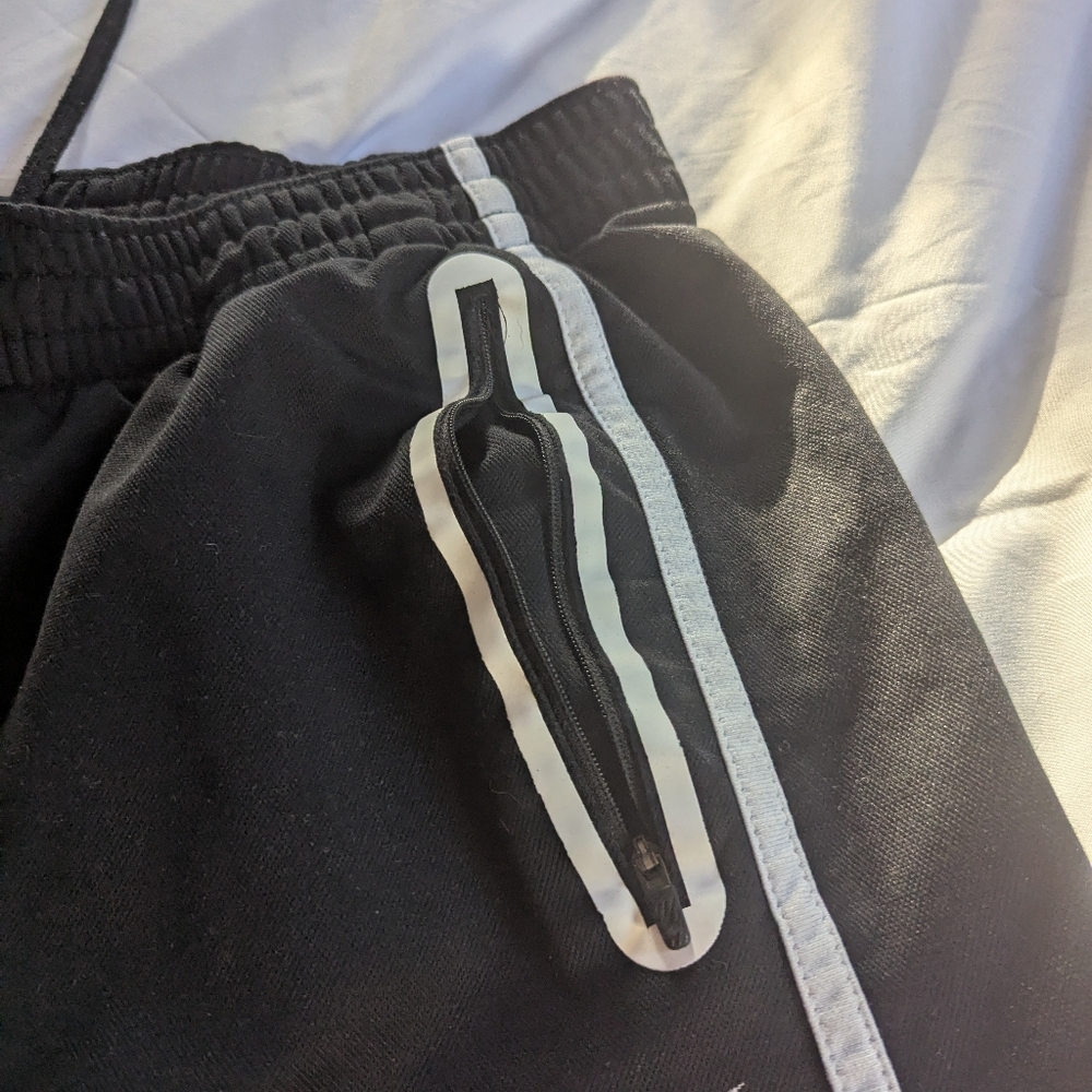Nike Men's Large Black Joggers With Pockets, Drawstring And White Stripe‎ - Picture 4 of 6